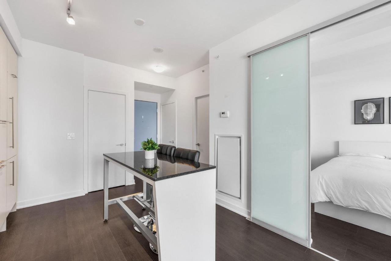 Heart Of Downtown Toronto! Apartment Екстериор снимка