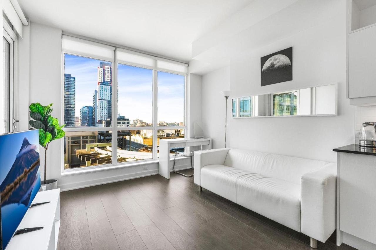 Heart Of Downtown Toronto! Apartment Екстериор снимка
